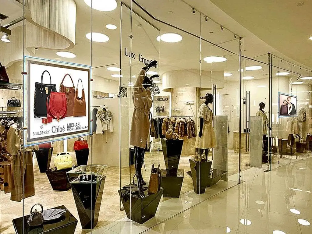 L1000 — LED Backlit Window Displays / Cable Suspended