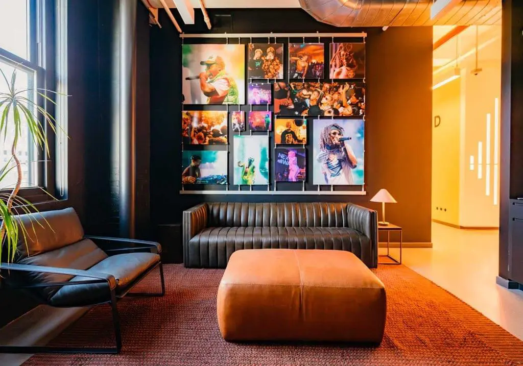 T2046 — Wall Display with Rail Mounted Tension Cables for Soundcloud NYC Office Remodel