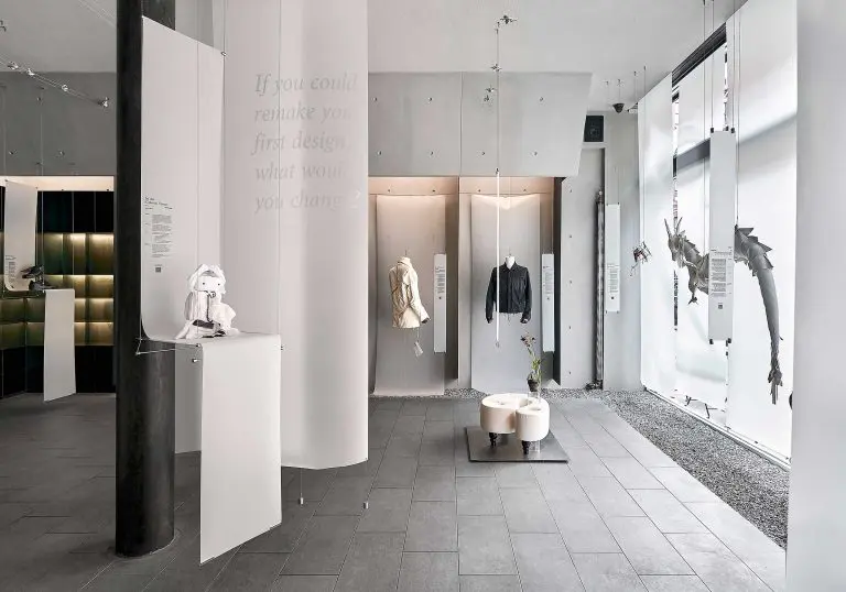 D5002 — Gallery Cable Hanging at Komune Fashion Boutique for Emerging Designers