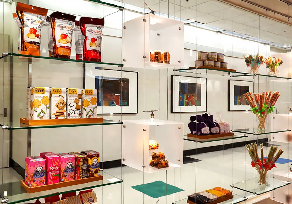 C5045 — Glass Shelves and Acrylic Showcases Suspended | Design Concept with Cable System