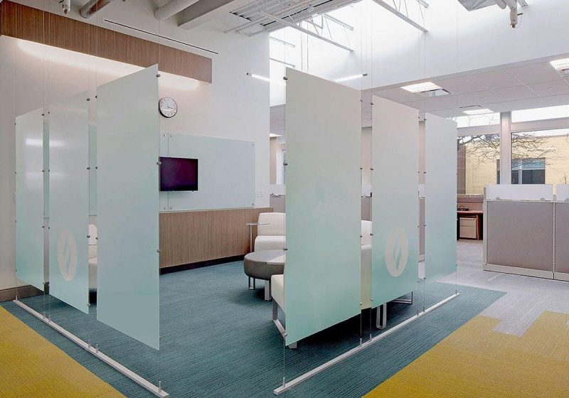 C4005 — Acrylic Frosted Partition Panels Suspended
